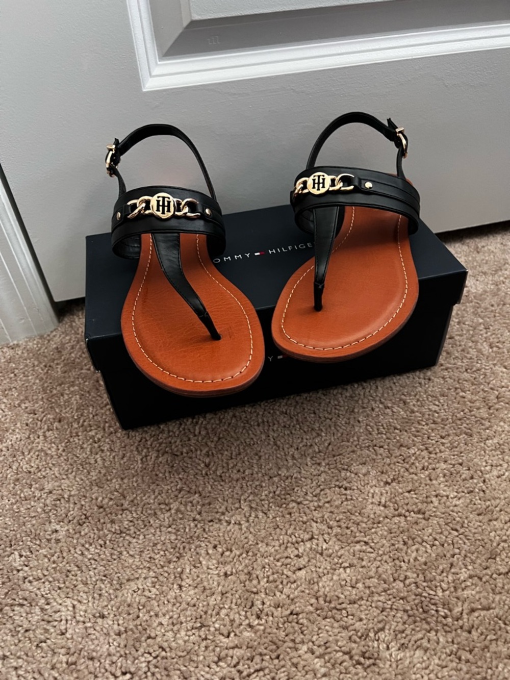 Tommy Hilfiger Black and Tan Leather T-Strap Sandals size 9 new